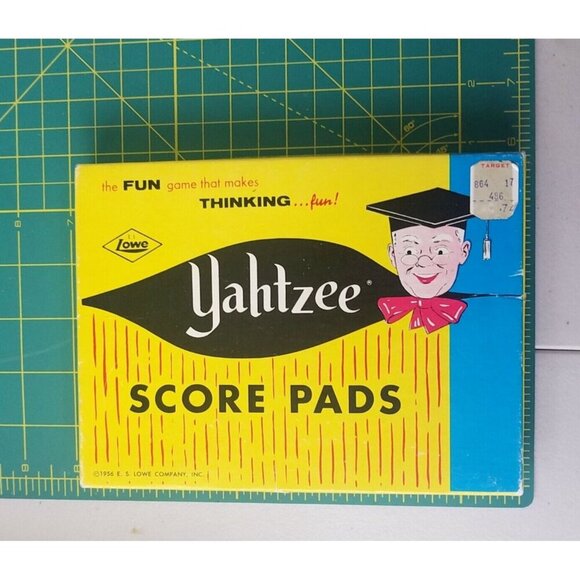 1972 Vintage Yahtzee Score Sheets Cards tokens rules booklet multiple pads - Picture 8 of 8